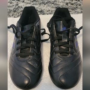 Boys rubber cleat soccer shoes